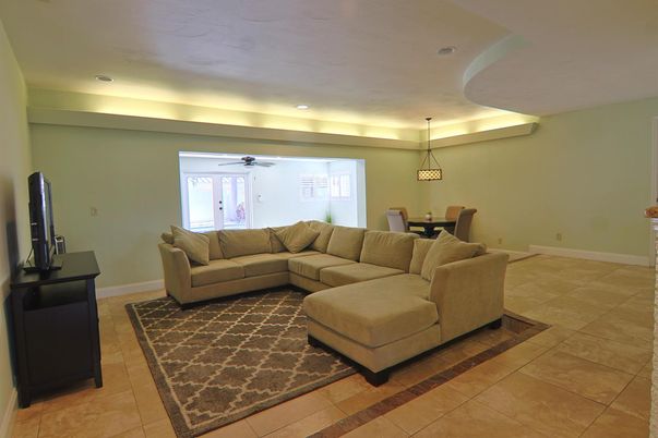 Dining room, Interior, Living room, Pendant Lights, Recessed Lighting