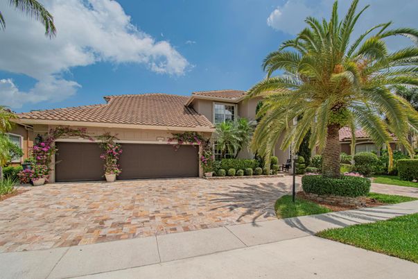 Attached, Exterior, Facade, Mediterranean