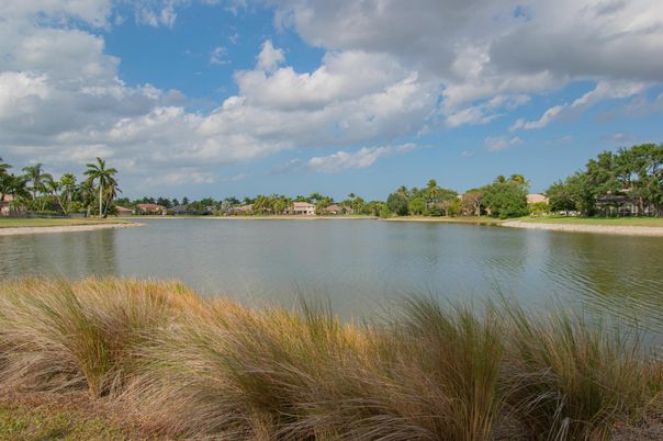 Exterior, Lake