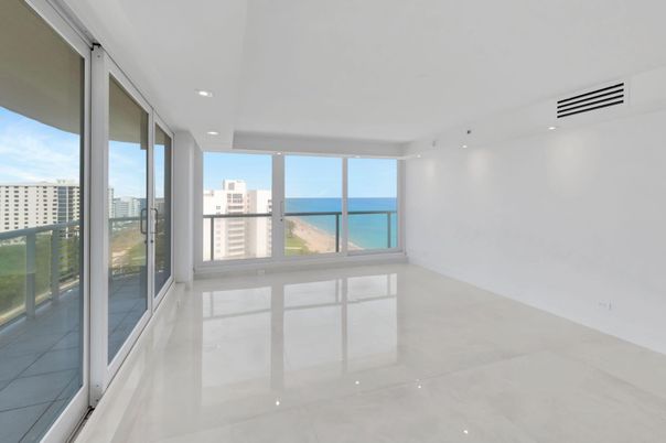 Empty room, Interior, Recessed Lighting, Water