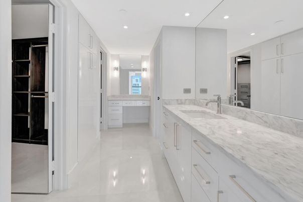 Bathroom, Dual Sink Vanities, Interior, Recessed Lighting