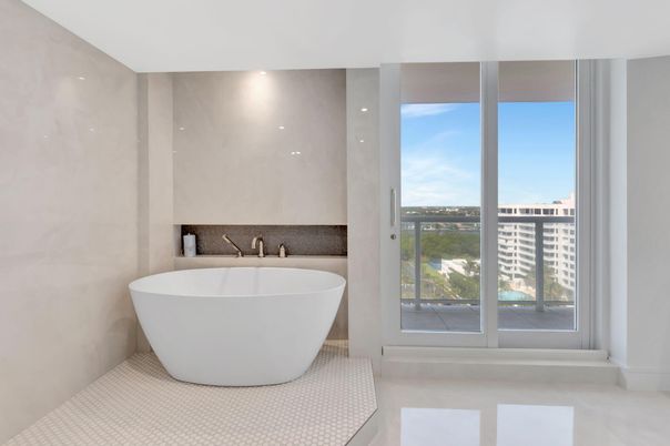 Bathroom, Free Standing Baths, Interior, Recessed Lighting