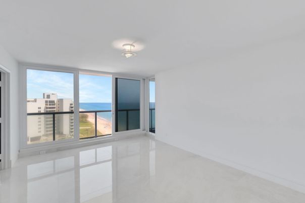 Empty room, Interior, Water