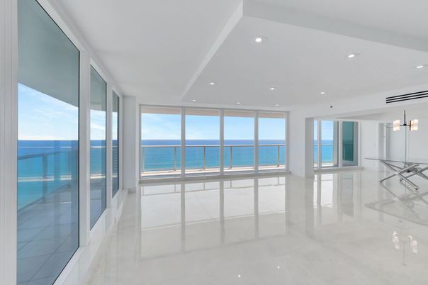 Empty room, Interior, Recessed Lighting, Water