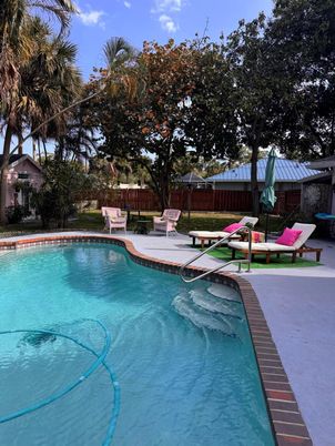 Exterior, Pool