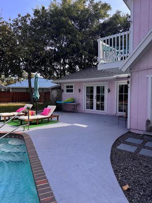 Exterior, Pool