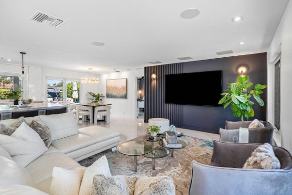 Chandelier, Dining room, Interior, Living room, Pendant Lights, Recessed Lighting