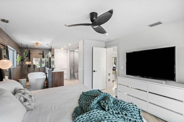 Bathroom, Bedroom, Free Standing Baths, Interior, Recessed Lighting