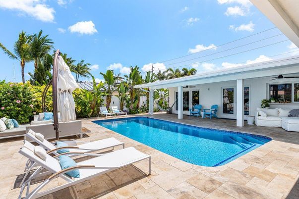 Exterior, Pool