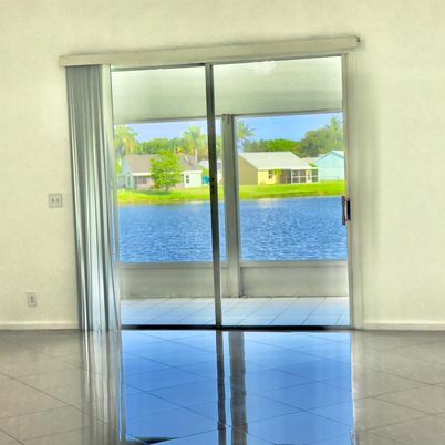 Empty room, Interior, Water