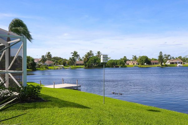 Exterior, Lake