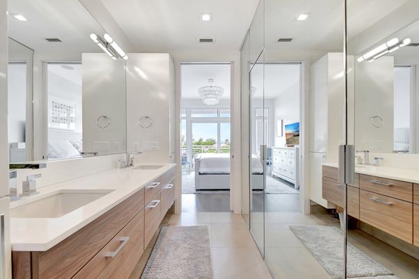 Bathroom, Dual Sink Vanities, Interior, Recessed Lighting
