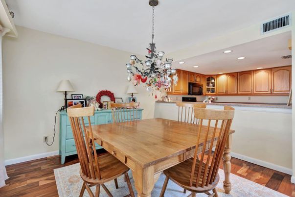 Chandelier, Dining room, Interior, Kitchen, Pendant Lights, Recessed Lighting, Wood Texture Flooring