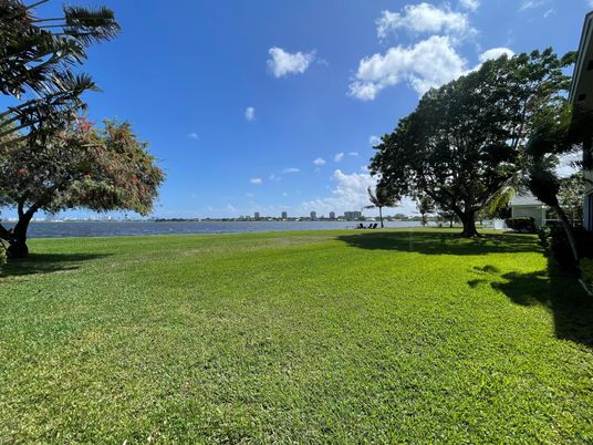 Exterior, Lake