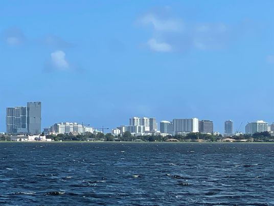 Exterior, Lake