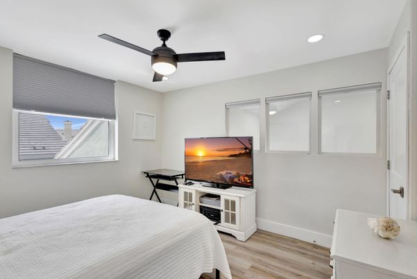 Bedroom, Interior, Recessed Lighting, Water, Wood Texture Flooring
