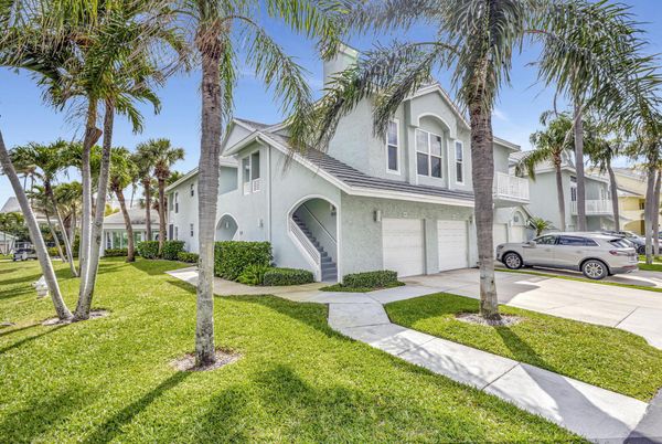 Attached, Exterior, Facade, Spanish Mediterranean