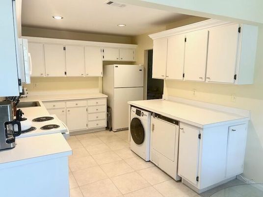 Interior, Kitchen, Recessed Lighting, Washer