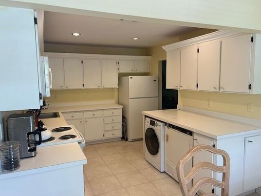 Interior, Kitchen, Recessed Lighting, Washer