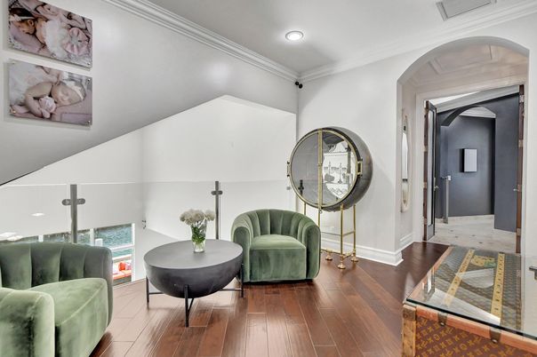 Interior, Recessed Lighting, Wood Texture Flooring