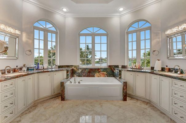 Bathroom, Dual Sink Vanities, Interior, Recessed Lighting