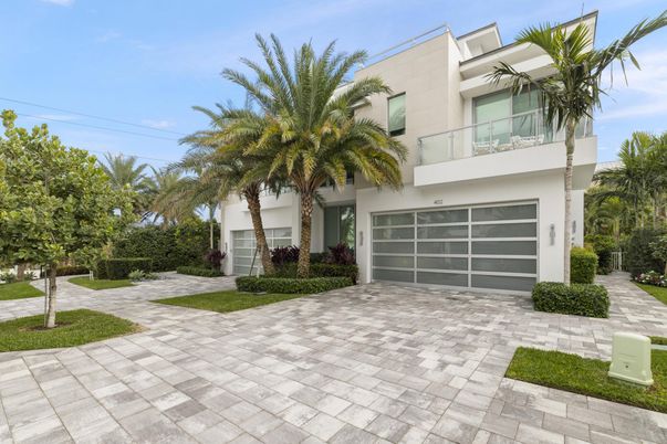 Attached, Exterior, Facade, Modern