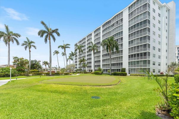 Backyard, Exterior, Facade, Condo Building