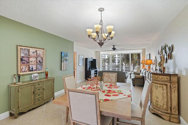 Chandelier, Dining room, Interior, Living room