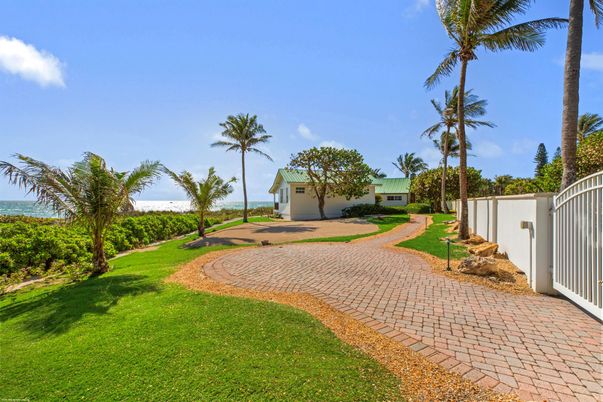 Backyard, Detached Garage, Exterior