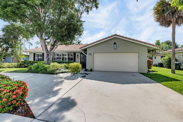 Attached, Exterior, Facade, Ranch