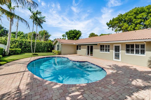 Exterior, Pool