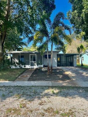 Backyard, Exterior, Facade, Ranch