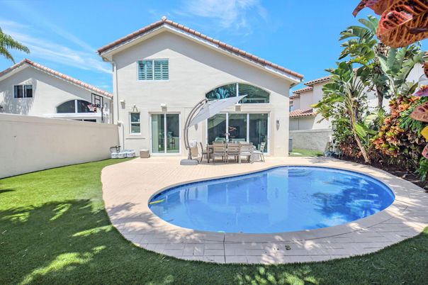 Exterior, Pool