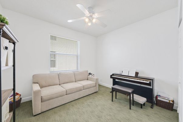 Interior, Piano