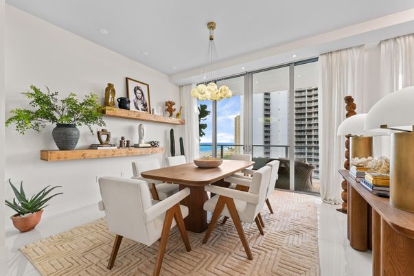 Dining room, Interior, Pendant Lights, Recessed Lighting