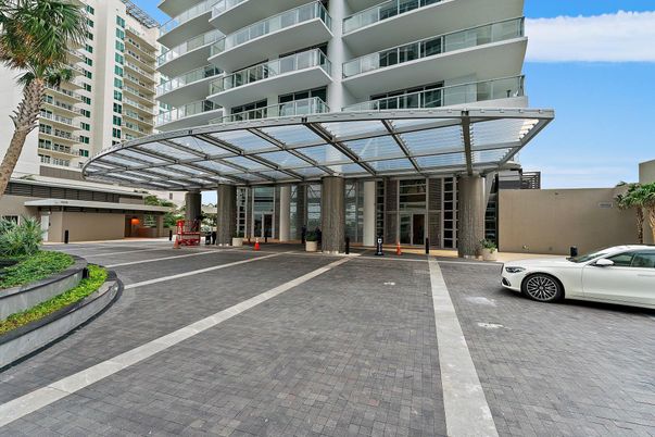 Exterior, Facade, Condo Building