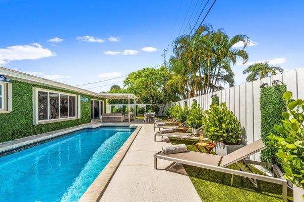 Exterior, Pool