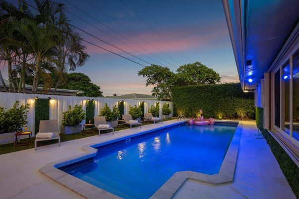 Exterior, Pool