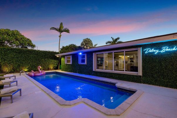 Exterior, Pool