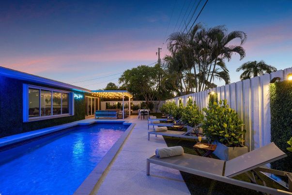 Exterior, Pool