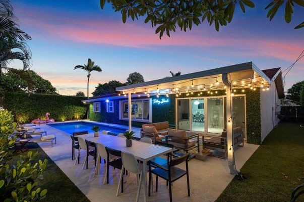 Exterior, Pool