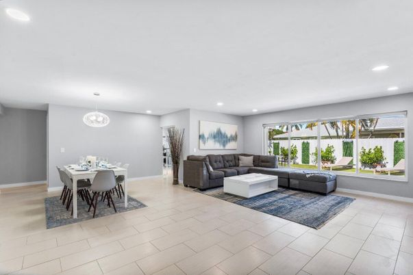 Dining room, Interior, Living room, Pendant Lights, Recessed Lighting