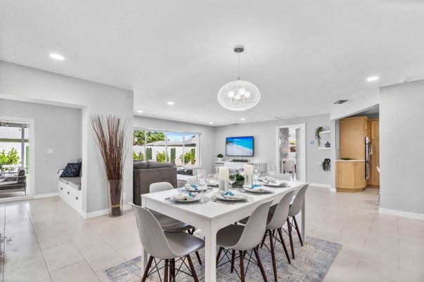 Chandelier, Dining room, Interior, Kitchen, Living room, Recessed Lighting