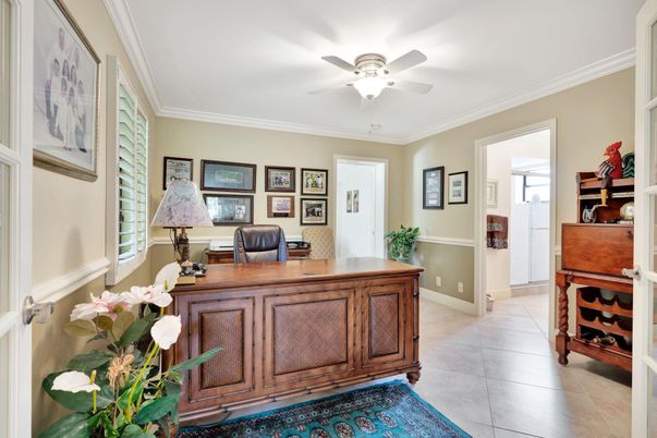 Home Office, Interior