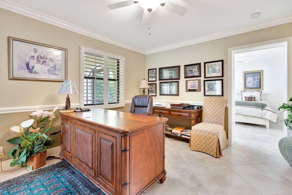 Home Office, Interior