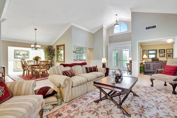 Chandelier, Dining room, Interior, Living room