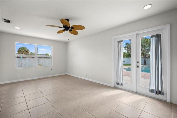 Empty room, Interior, Recessed Lighting