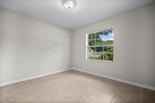 Empty room, Interior