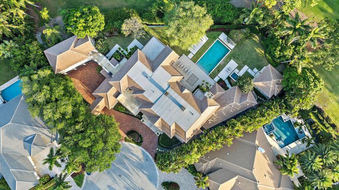 Exterior, Drone
