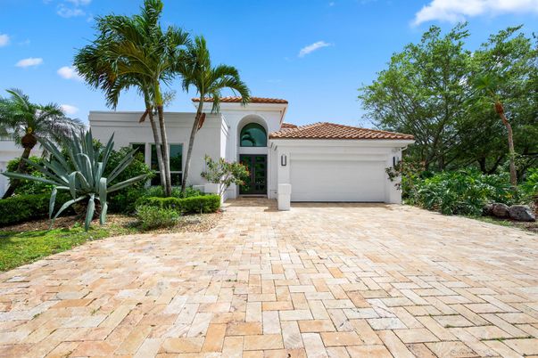 Attached, Exterior, Facade, Mediterranean